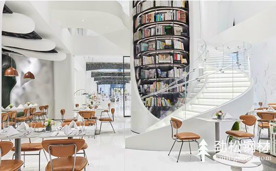 云南昆明圓弧形樓梯設計及尺寸，既美觀又大氣